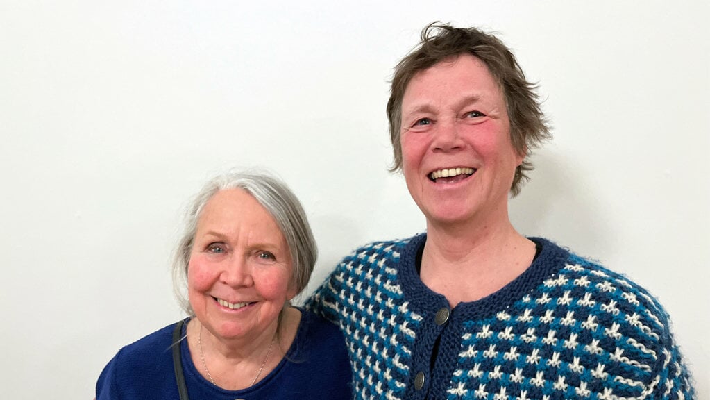 Asta Broesby-Olsen (til venstre) har takket af efter 14 år som formand for Foreningen Nygård på Als. Hendes afløser er Åse Ditlefsen Ferrão.