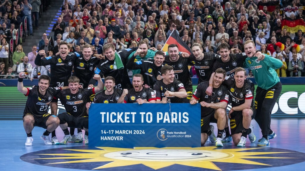 Die deutschen Spieler jubeln nach ihrem Sieg und über das Olympia-Ticket nach Paris. Foto: 