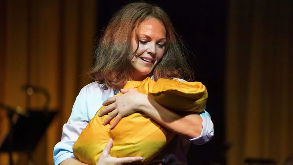 Trine Pallesen som Grethe Ingmann, da hun har født sit første barn. Senere dør et andet barn. Foto: