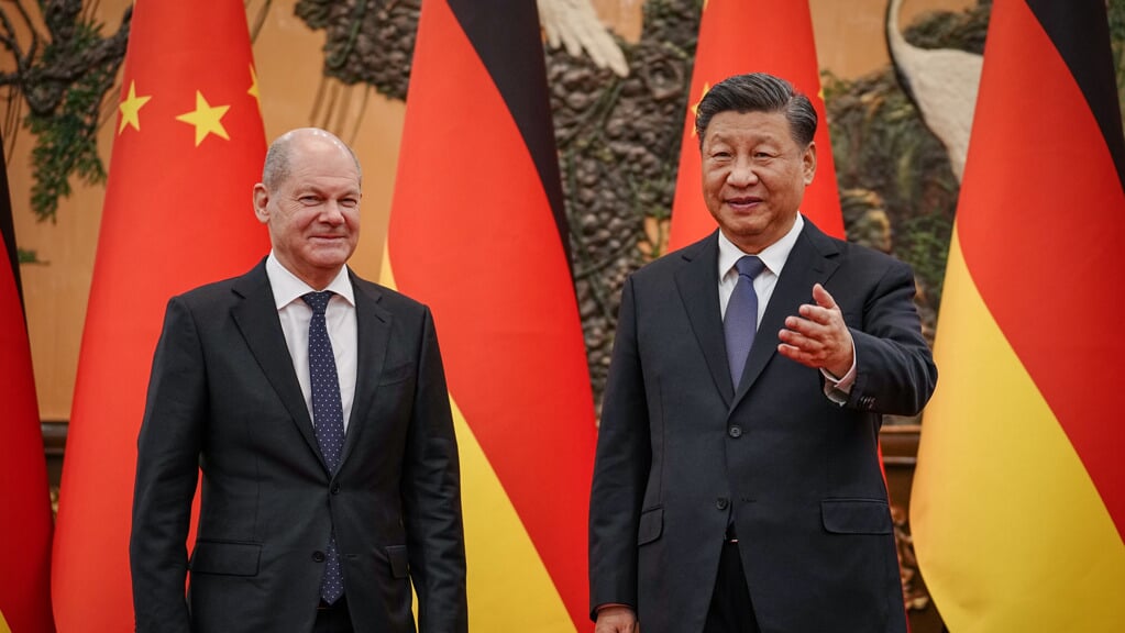  Sådan så det ud da Xi Jinping, Kinas præsident, modtog den tyske forbundskansler Olaf Scholz (SPD) tilbage i 2022. Nu rejser Scholz til Kina på sit andet besøg som kansler. Arkivfoto: 