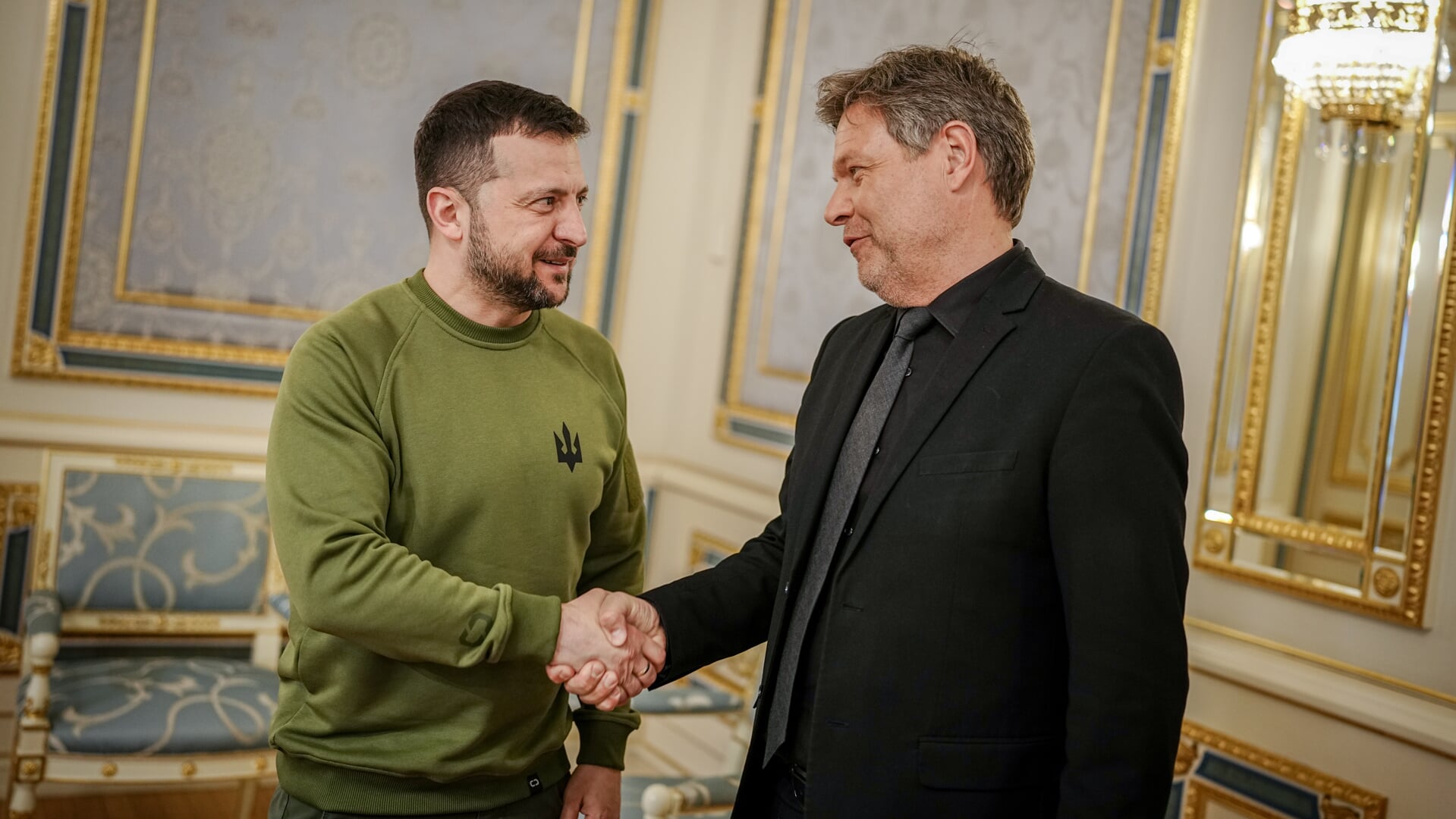 Ukraines præsident Volodymyr Selenskyj modtog den tyske vizekansler Robert Habeck i præsidentpaladset. Foto: