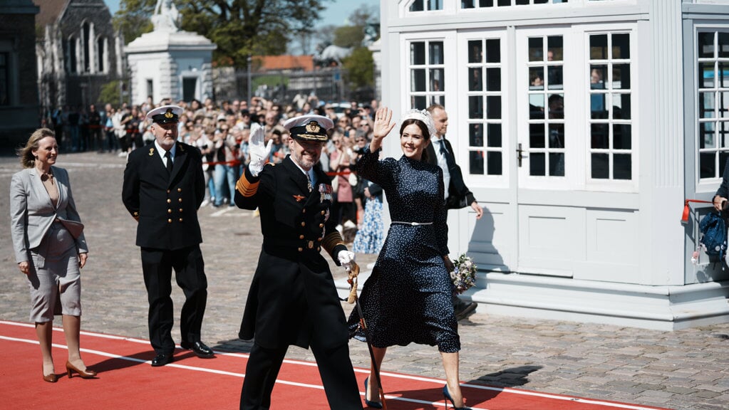 Kongeparret ankom til Nordre Toldbod i København, hvorfra de blev sejlet ud til kongeskibet. Foto: