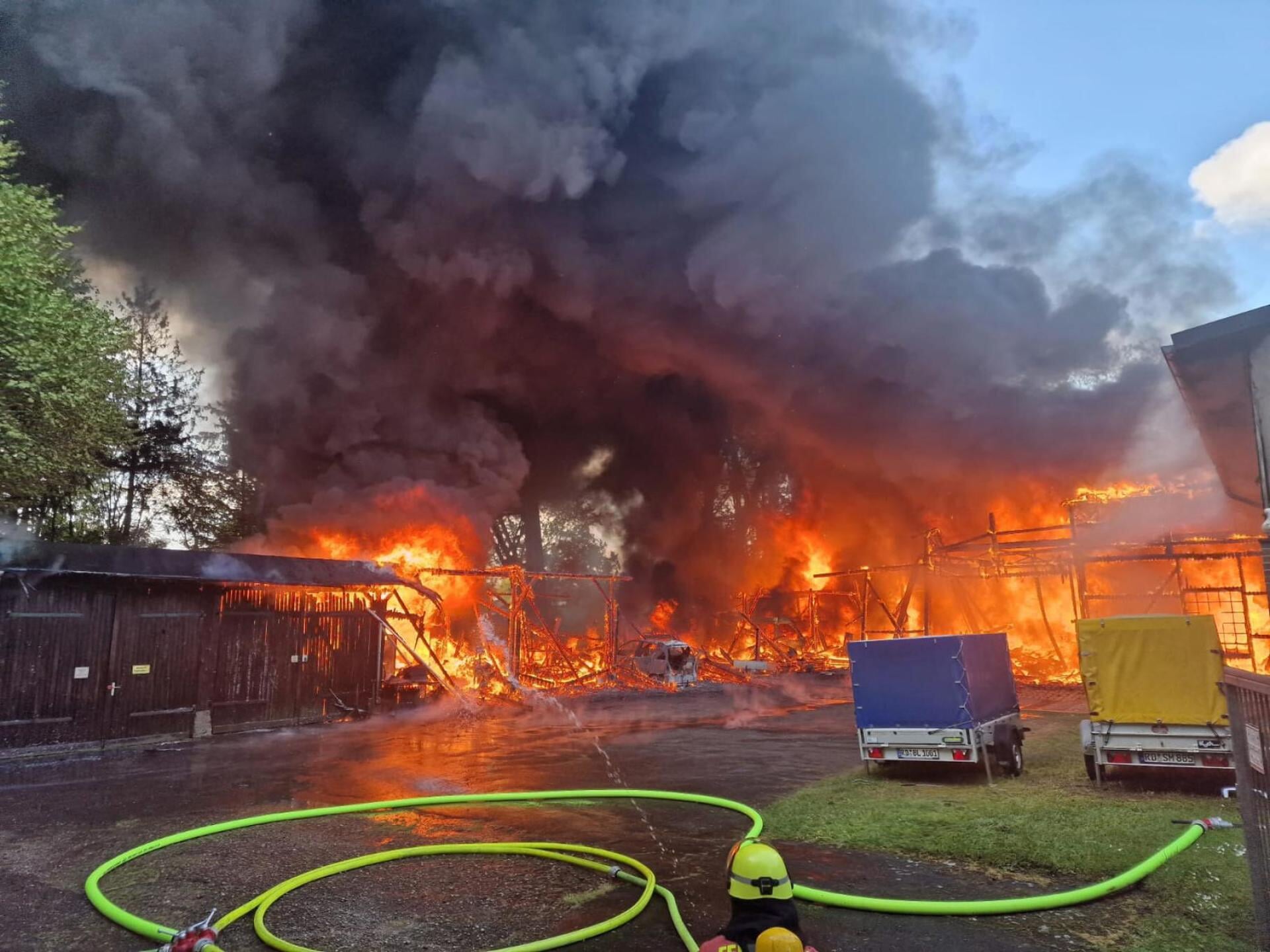 Branden brød ud tæt på Rendsborgs ikoniske jernbanebro. Foto: