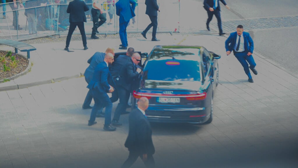 Den slovakiske premierminister Robert Fico blev ramt af skud efter et regeringsmøde i byen Hanlová onsdag. Foto: