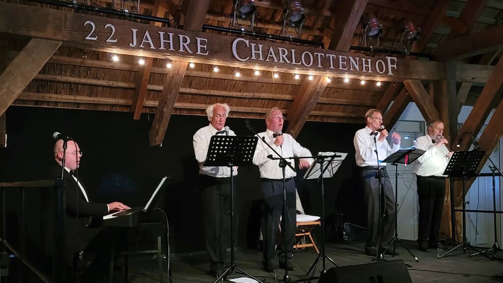 »Retro« auf der Bühne im nordfriesischen Charlottenhof.