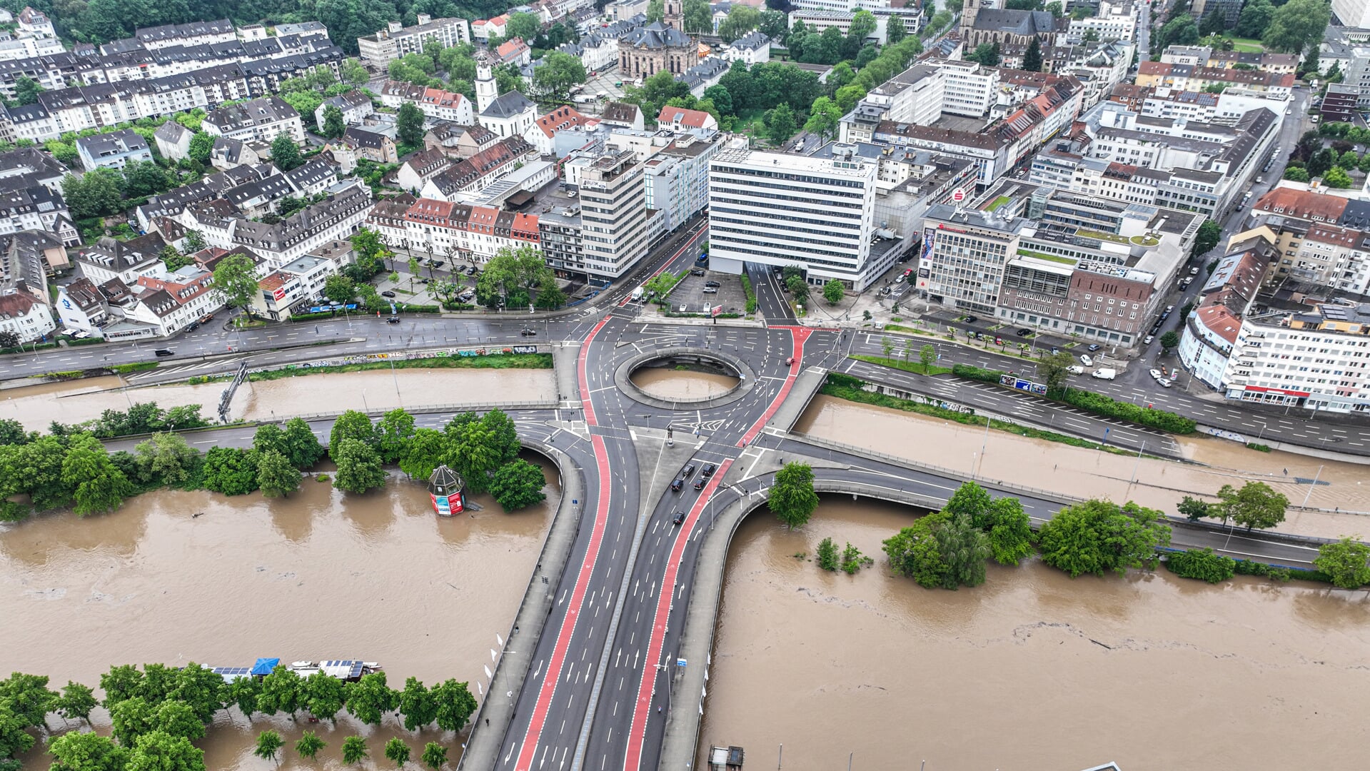  Heftiger Dauerregen hat im Saarland vielfache Überflutungen wie etwa in Saarbrücken verursacht. Foto: 