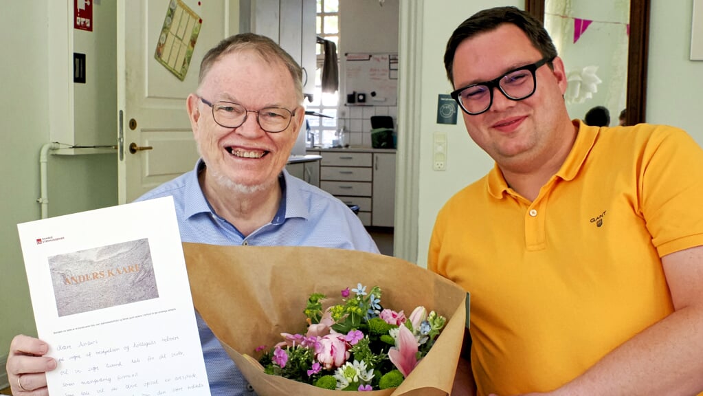 Anders Kaare fik blomster og en takkeskrivelse, da han overlod formandshvervet til Mirco Reimer-Elster. Foto: 