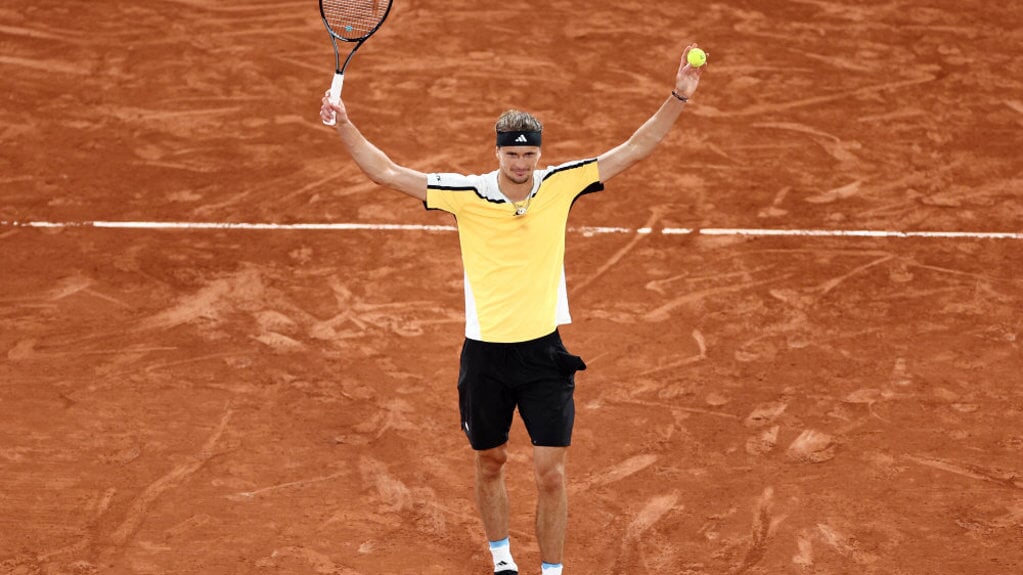 En igangværende retssag omhandlende vold lader ikke til at tynge Alexander Zverev, der mandag møder Holger Rune i French Open-ottendedelsfinale.  Foto: 