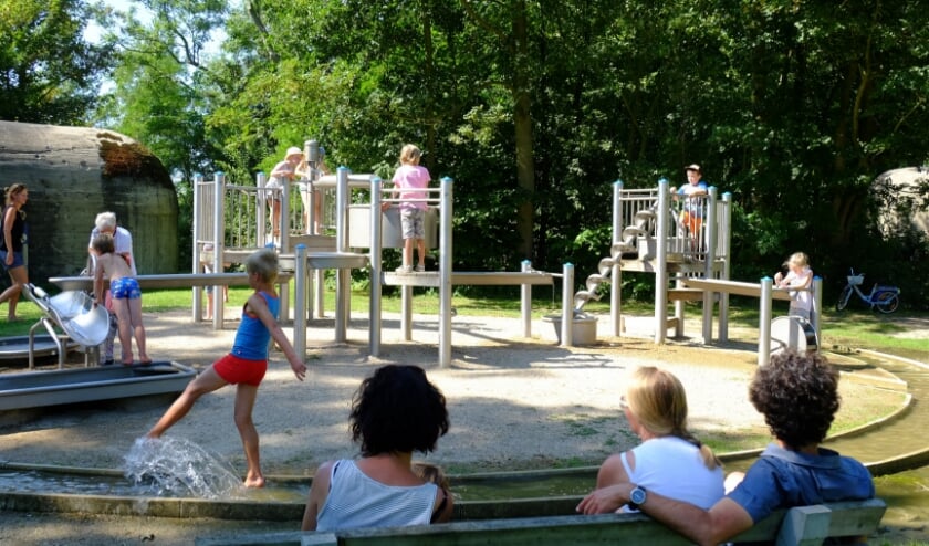 Speel- en bunkerpark Groede Podium is de ideale locatie voor kinderen om hun zomervakantie door te brengen.