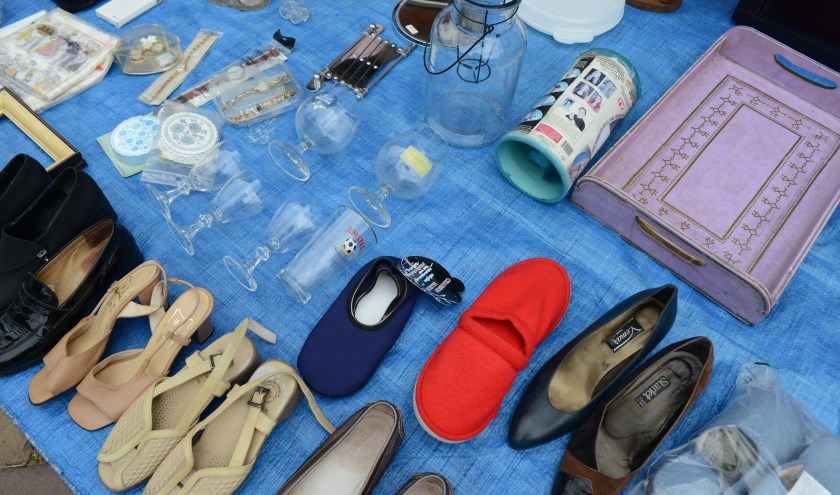 Iedereen kan deelnemen aan de rommelmarkt.