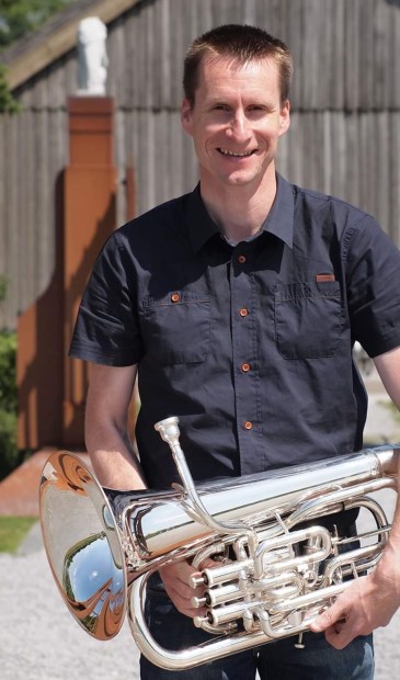 De masterclass wordt verzorgd door Edwin de Neijs, euphoniumspeler bij het Orkest van de Koninklijke Luchtmacht.