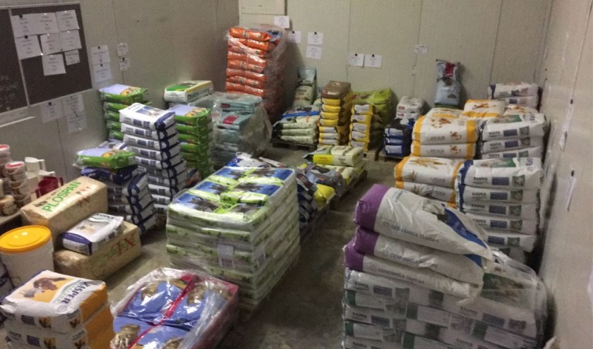 De Groene Polderwinkel aan de Groeneweg 1B in Schoondijke verkoopt sinds november ook dierenvoeding. De winkel houdt zaterdag 18 januari een open dag.