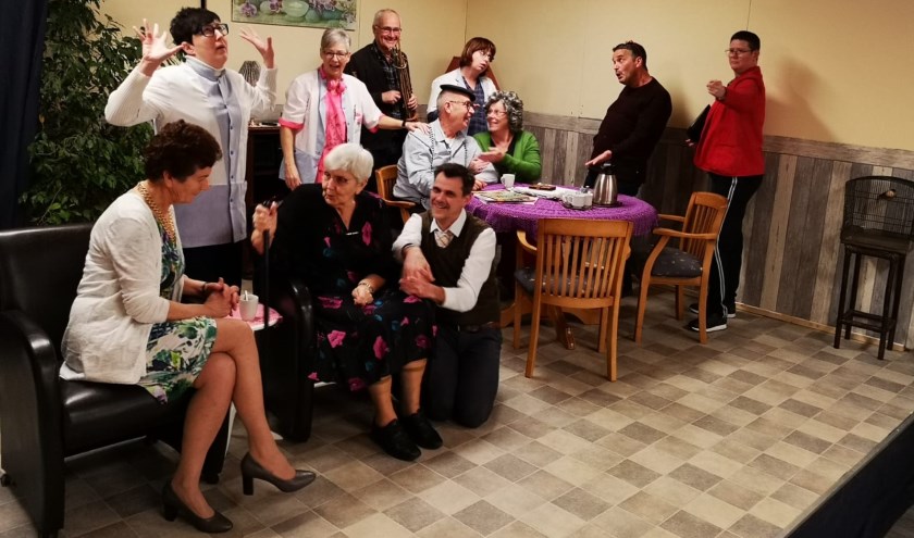 De Biervlietse toneelvereniging Kakentoe speelt het komische stuk 'De Biervlietse Paus'.