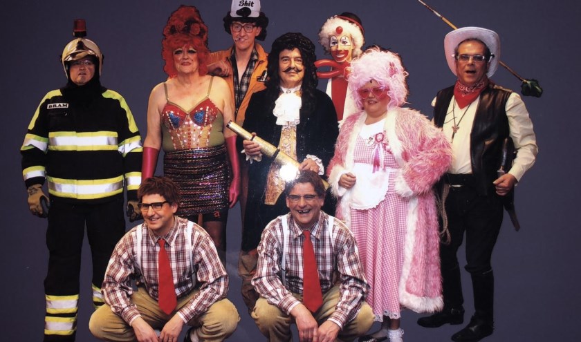 Evert en Tonny Verwer, hier onder te zien als hun typetjes Fiel en Prosper, verzorgen dit jaar weer de presentatie van de Hulster Buut.