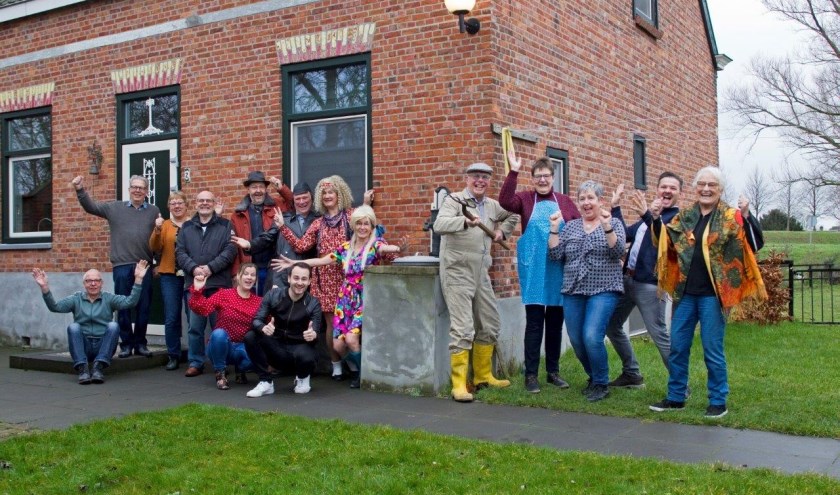Toneelvereniging D'Oekse Leute brengt vrijdag 13 en 20 en zaterdag 14 en 21 maart het stuk 'Trammelant op Hoeve Hopeloos'.