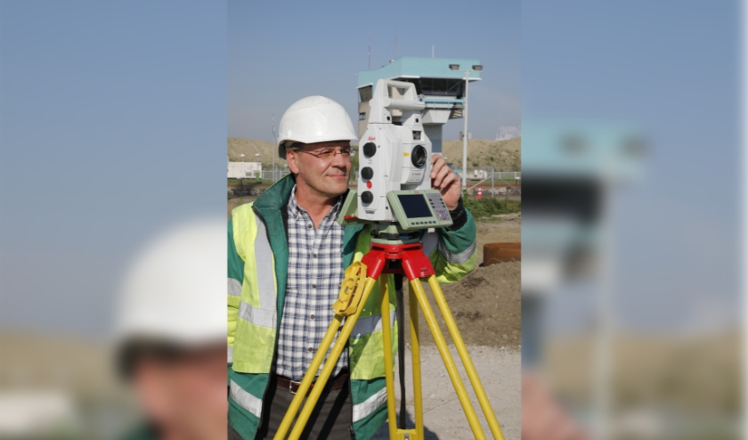 Landmeter Raf De Ryck (52) werkt sinds juni 2018 fulltime aan de Nieuwe Sluis in Terneuzen.