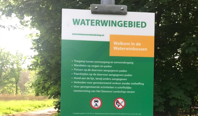 Bij de ingangen van de Waterwinbossen word je sinds kort welkom geheten. Er staan nieuwe borden met de spelregels in het bos.