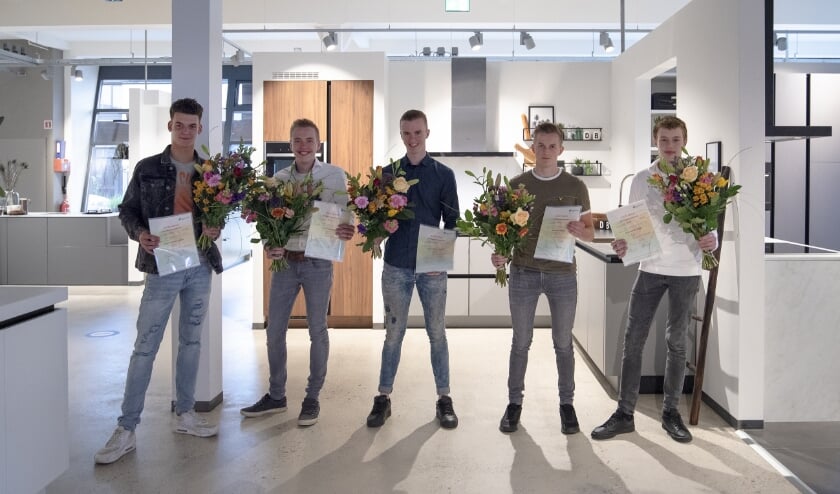 Dinsdag 14 juli hebben vijf monteurs hun diploma Keukenmonteur in ontvangst genomen in het DB Vakcollege van DB KeukenGroep, waar Pelma Keukens in Goes onderdeel van is.