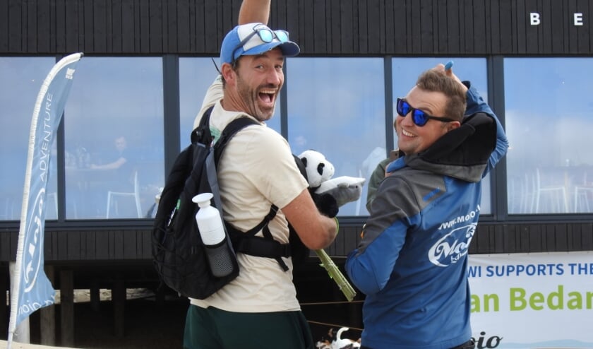 Daan Strang heeft de finish in Cadzand bereikt. Hij kan terugblikken op een geslaagde beach cleanup actie. Foto PR