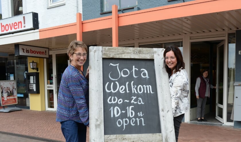 JOTA is in vijf jaar tijd uitgegroeid tot een begrip in de streek, links bestuurslid Joke Steeneveld, rechts jongerenwerker Roeli Donker. Foto Peter Verdurmen
