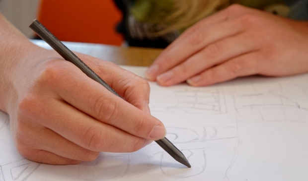 De illustratie wordt eerst geschetst