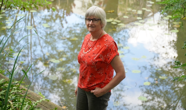 Saskia de Kroes geniet van haar tuin
