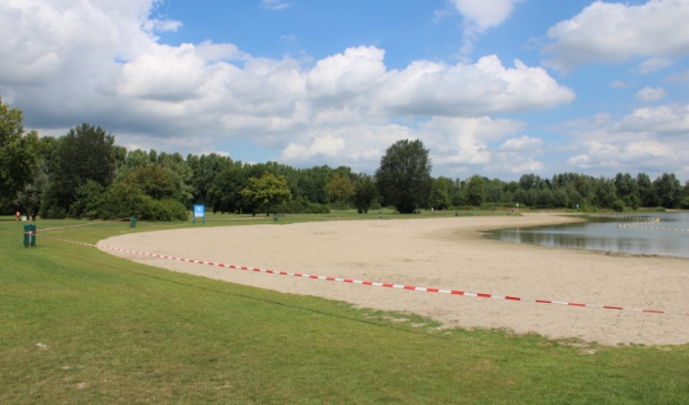 <p>Asterdplas, stil en verlaten, verboden te zwemmen,</p>