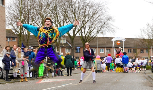 <p>Geert springt een gat in de lucht</p>