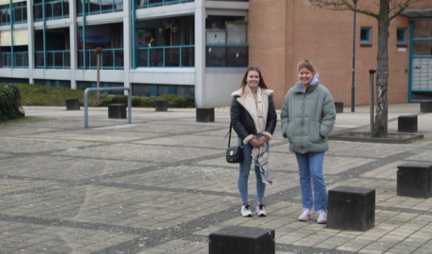 <p>Mandy en Fleur hebben er zin in!</p>