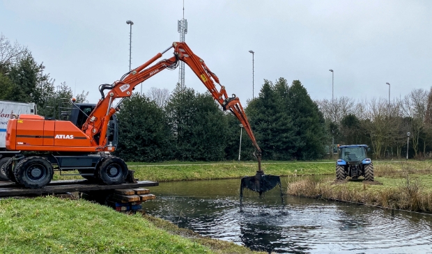 <p>Een constructie in het water om het geheel in goede banen te leiden.</p>