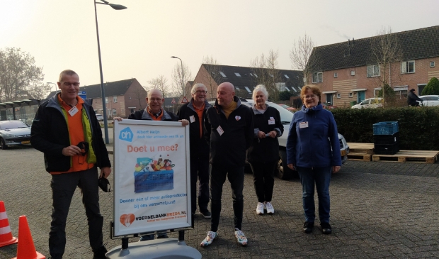 Het uitdeelteam Voedselbank Haagse Beemden