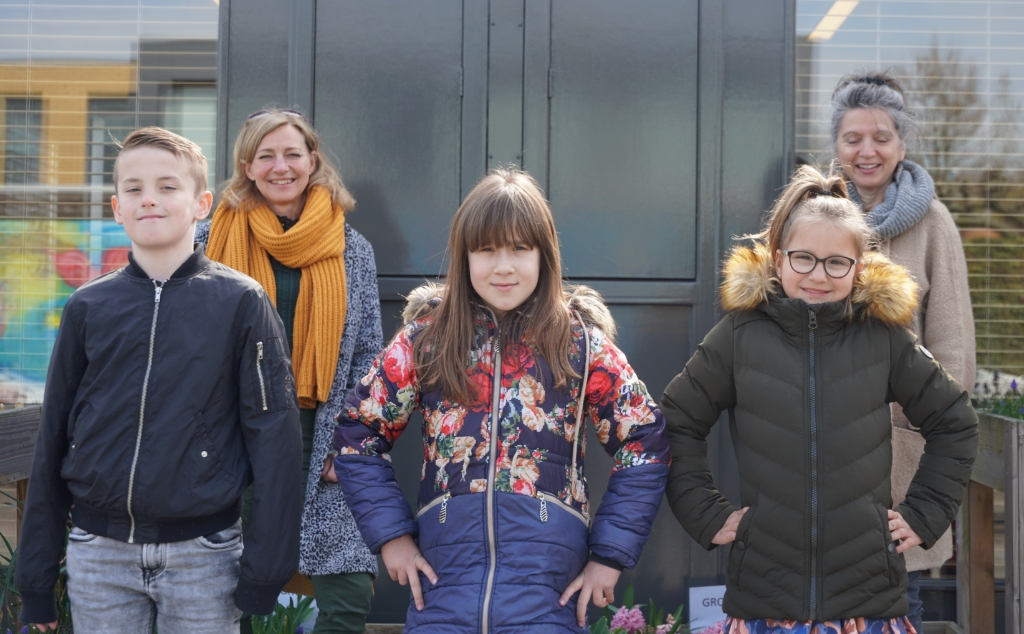 <blockquote><p>Ivo, Petra Sonke, Polina, Femke en José Jonkers</p></blockquote>
