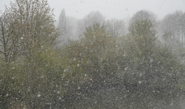 <p>Onstuimig weer op tweede paasdag</p>