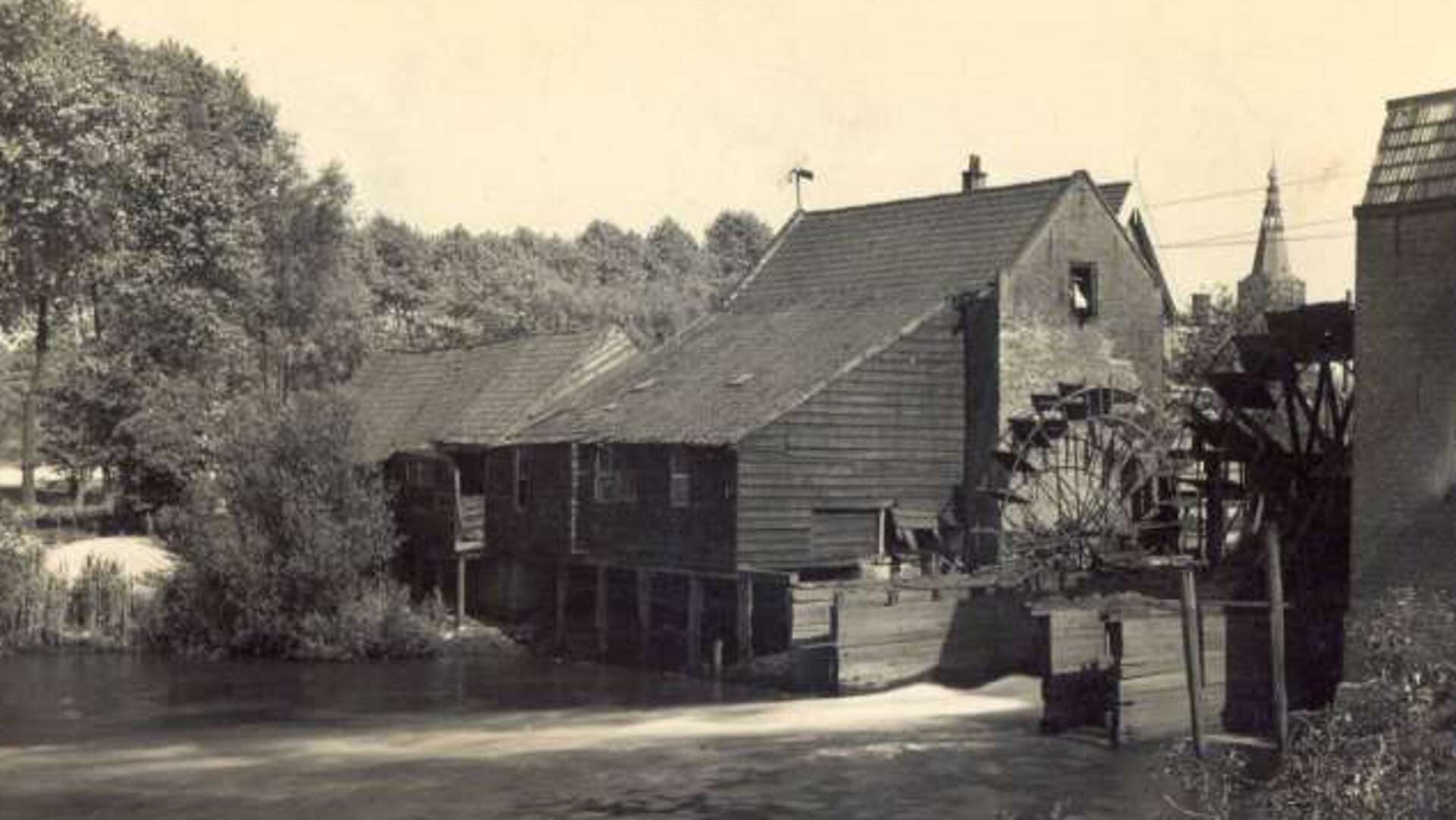 Watermolen aan de Molenstraat. De foto is naar schatting gemaakt in de periode 1900-1934.