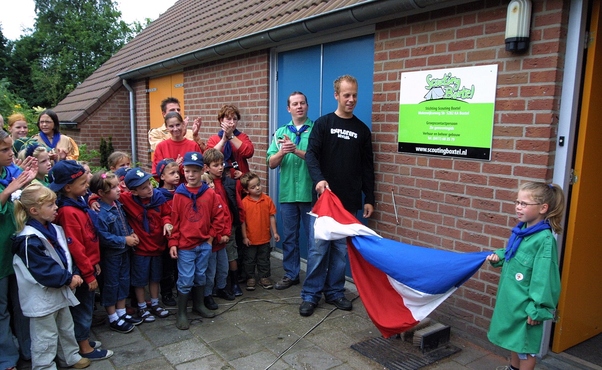 Scouting Boxtel werd op 1 september 2002 opgericht na een fusie tussen vier verenigingen. Het naambord werd destijds onthuld door Milou Schalkx en Noud van der Veer.