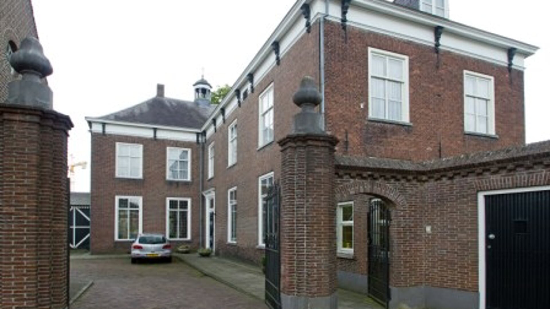 Het parochiesecretariaat is gevestigd in het pastoraal centrum op Duinendaal.
