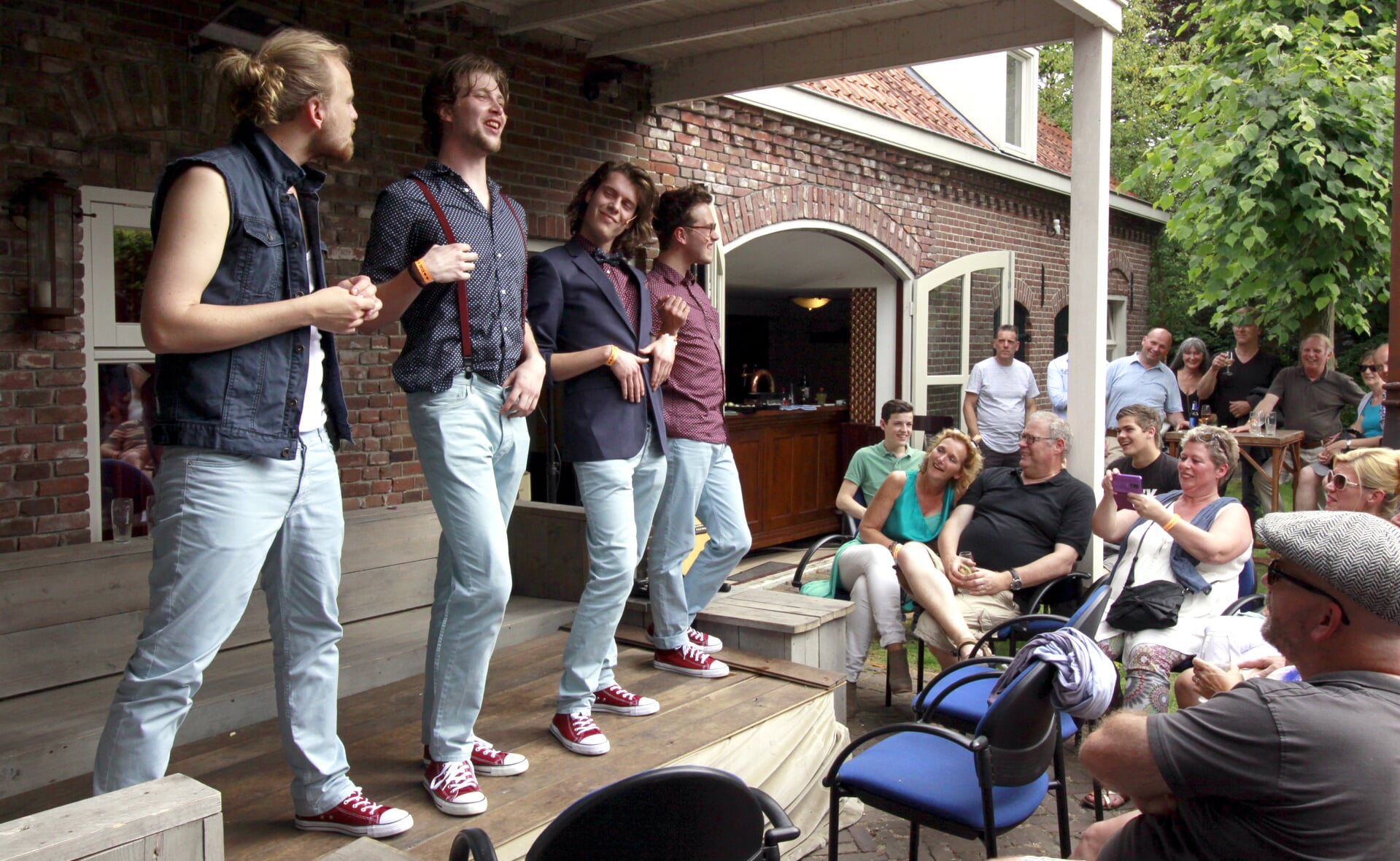 De cabaretiers van Jeroens Clan treden op zondag 29 november op tijdens een speciale editie van Live in Liempde. De groep was ook present tijdens de eerste editie van het huiskamerfestival. (Foto: Gerard Schalkx).