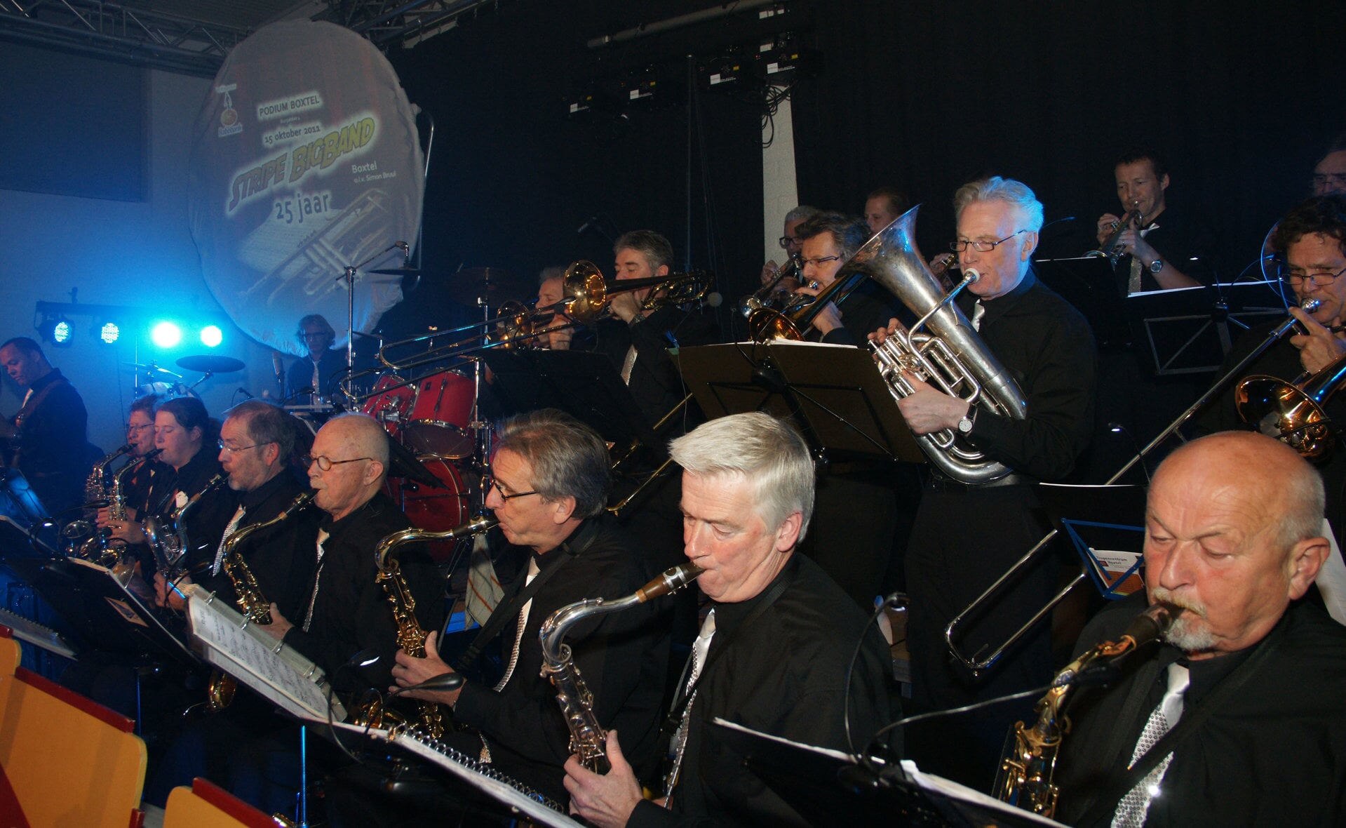 Het zilveren jubileum vierde de Stripe Big Band met een concert in Podium Boxtel. Voor het zesde lustrum wijkt het Boxtelse orkest uit naar Liempde. (Foto: Albert Stolwijk). 
