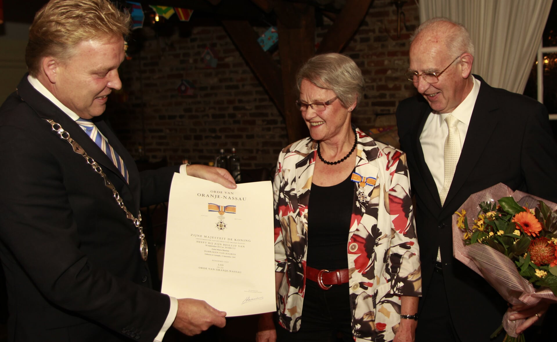 Anny Habraken uit Liempde is gisteravond in haar woonplaats Liempde benoemd tot lid in de Orde van Oranje-Nassau. (Foto: Gerard Schalkx).
