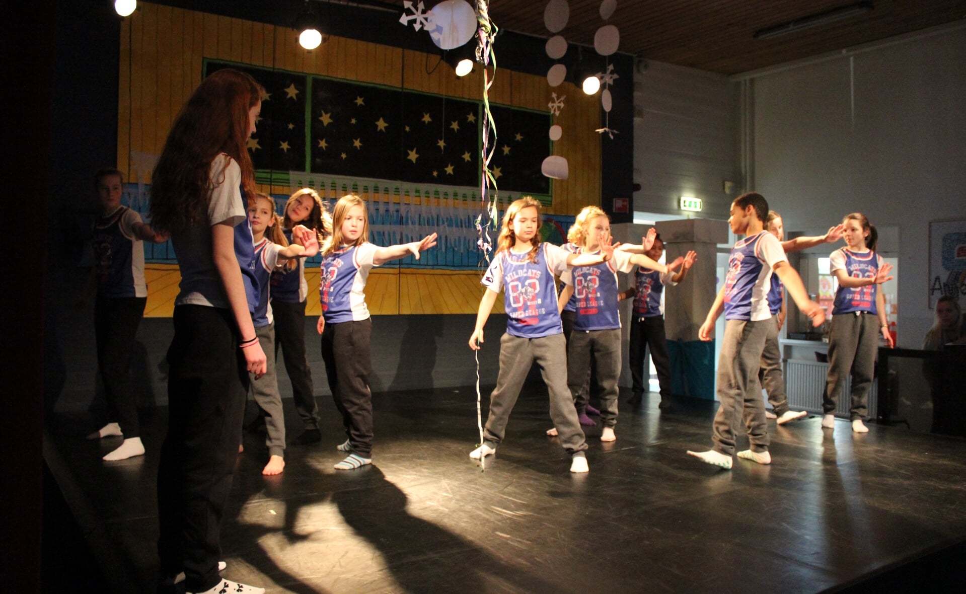 De dansgroep van de Angelaschool. (Foto: Annelieke van der Linden).