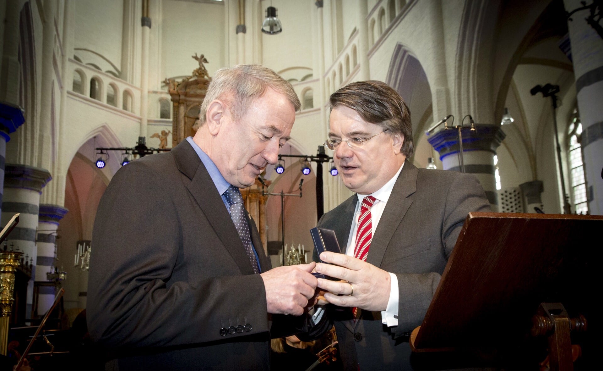 Theodoor van Leeuwen en Commissaris van de Koning Wim van de Donk. (Foto: Erik v.d. Burgt, Verbeeld).