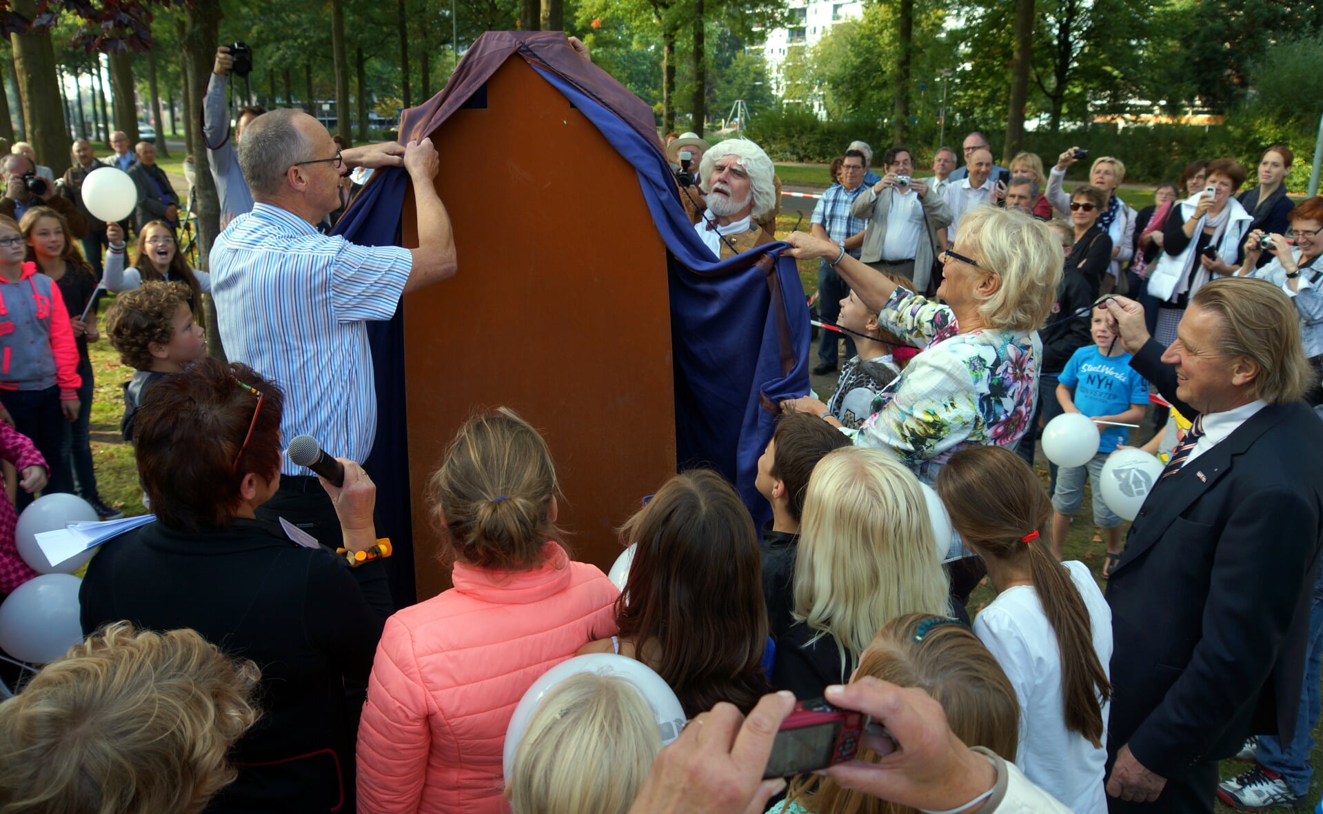 De Kunststichting Boxtel was sedert 1996 betrokken bij de plaatsing van veel openbare kunstwerken, waaronder het beeld van Marten Groen dat herinnert aan Hendrik Verhees, dat geplaatst werd aan de Hendrik Verheeslaan. (Foto: Albert Stolwijk).