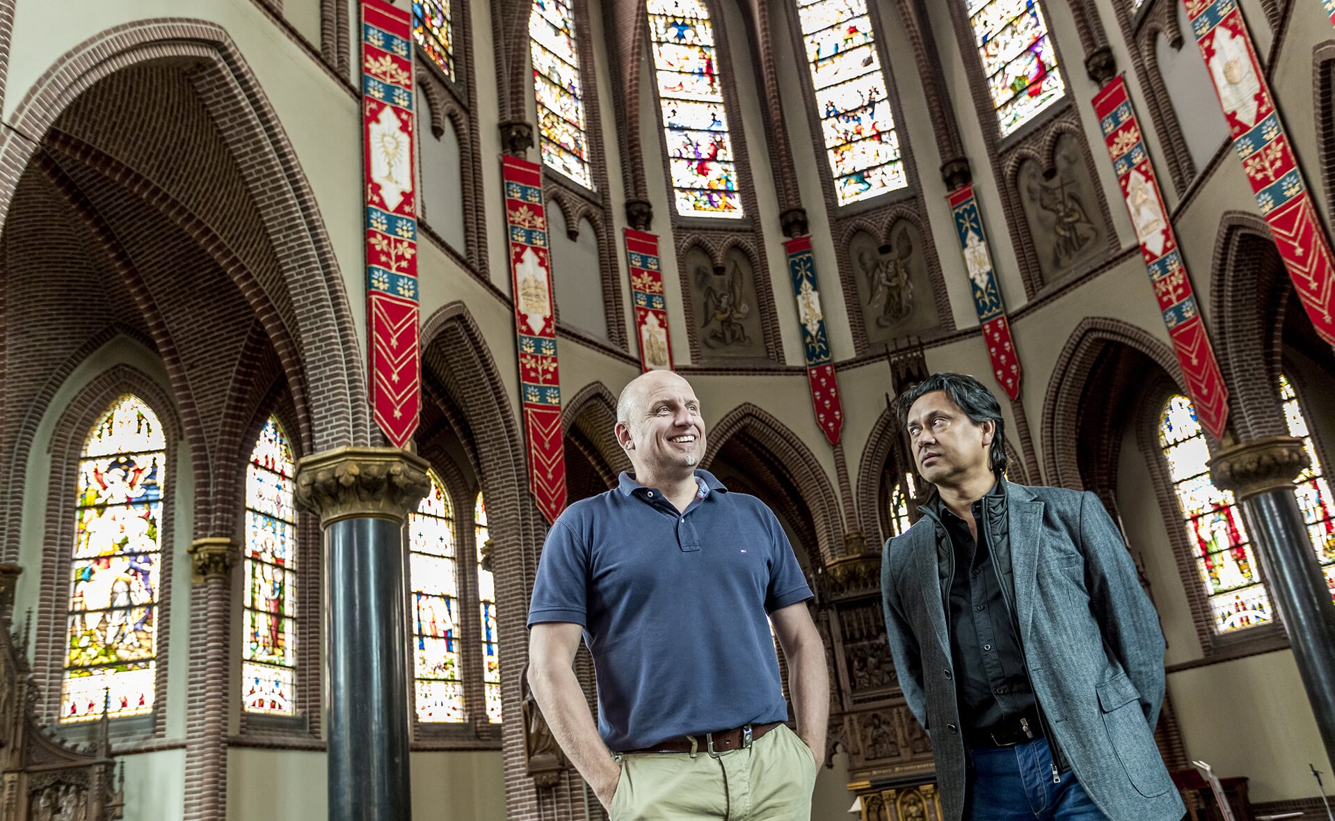 Roeland Heesbeen (links) en Dave Manhart verwachten veel van de theaterproductie Jesus Christ Superstar in de voormalige Heilig Hartkerk in Boxtel. (Foto: Peter de Koning).