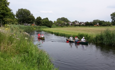 <p>Het Rondje Boxtel is populair. Vanaf het water, zoals hier in Boxtel-Oost nabij De Schrijnwerker, beleef je de omgeving heel anders. (Foto: Henk van Weert, 2015).</p>