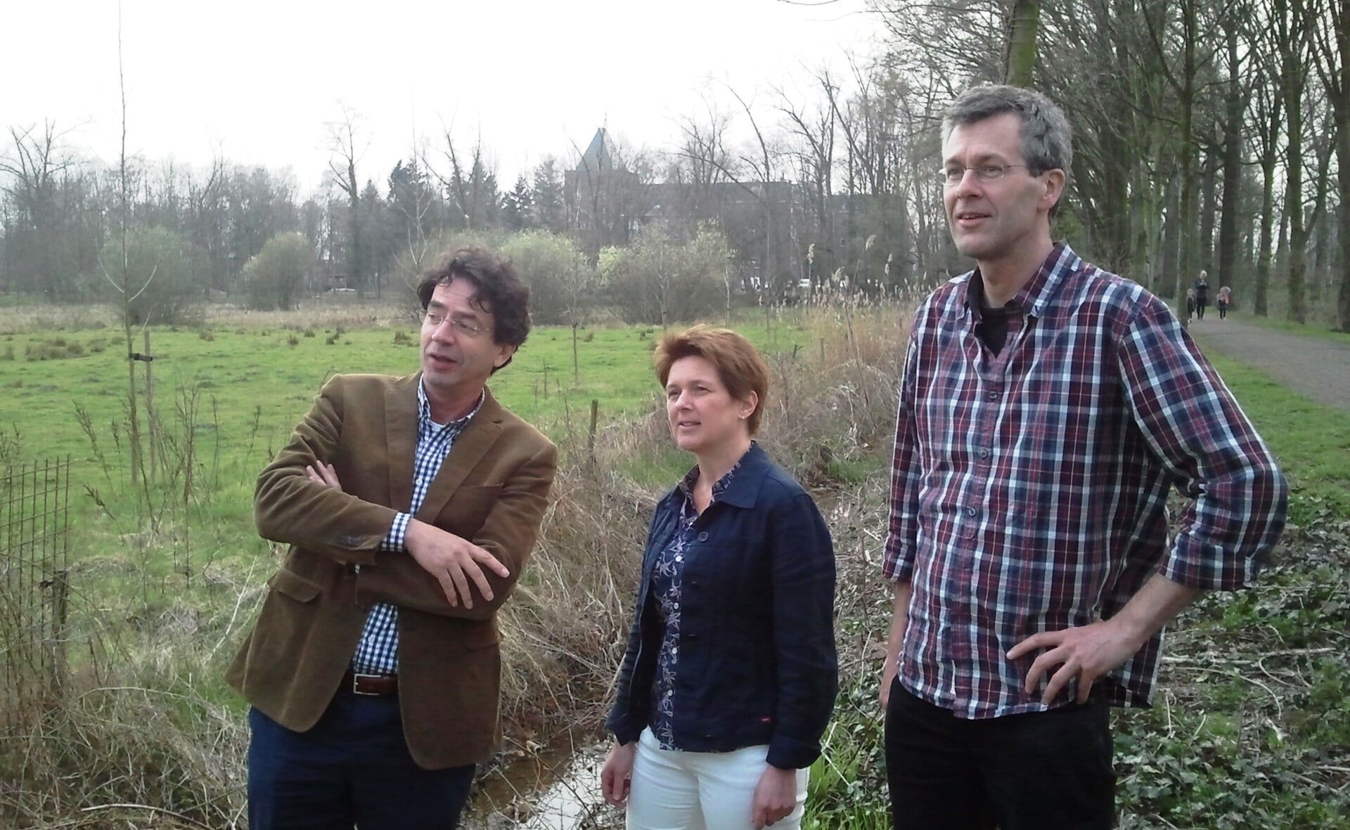 Joost van Liebergen, Sylvia van Gulik en Toine Cooijmans richtten twee jaar geleden een stichting op om de Dommelbimd te behouden als natuurgebied en zamelden geld in om het gebied aan te kopen. Maandag werd het gebied officieel overgedragen aan de stichting Dommelbimd.