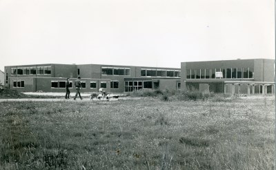 De vroegere mavo Wilgenbroek werd in 1980 officieel geopend. Momenteel dient het gebouw als brede school. (Archief Brabants Centrum).