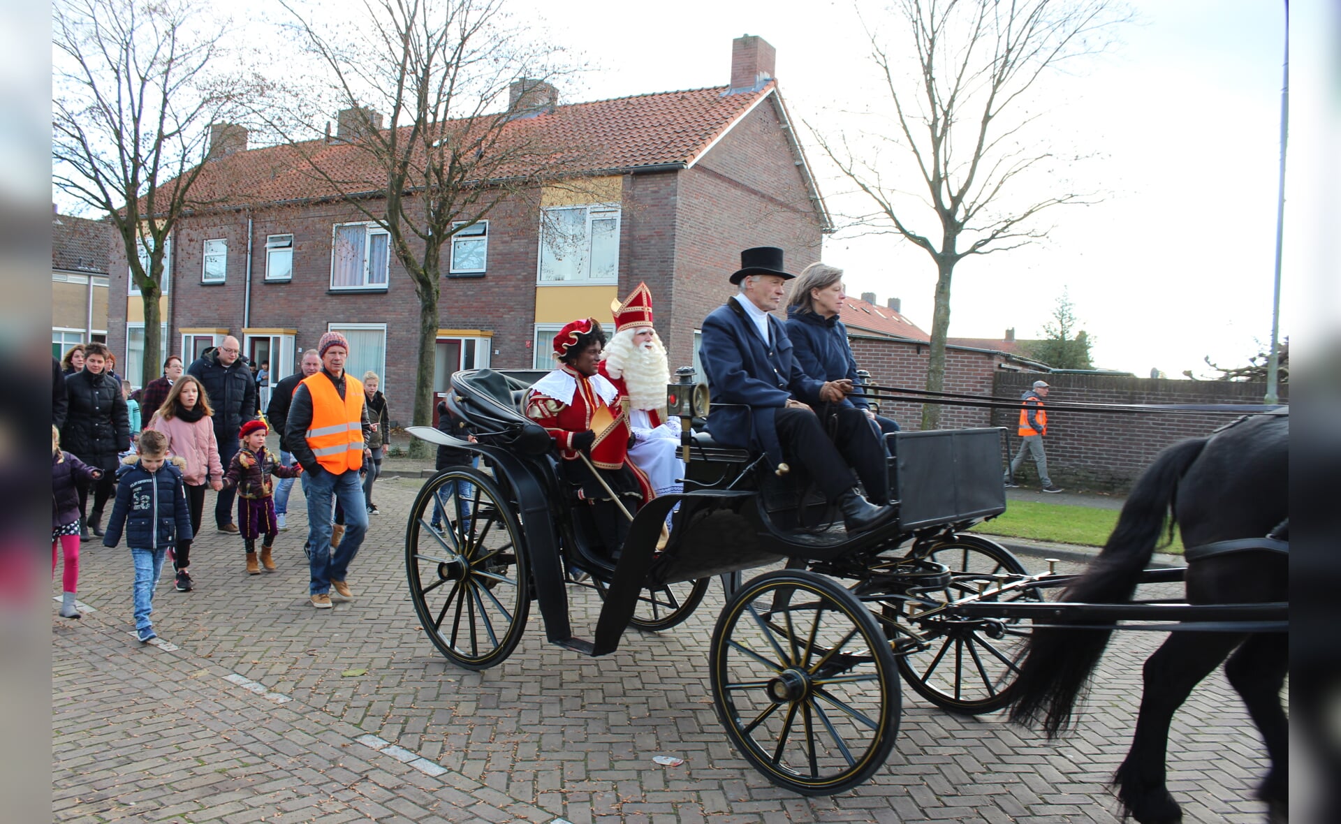 Impressie van de rijtoer die Sinterklaas vorig jaar maakte door de wijk Selissenwal. (Foto: Annelieke van der Linden). 