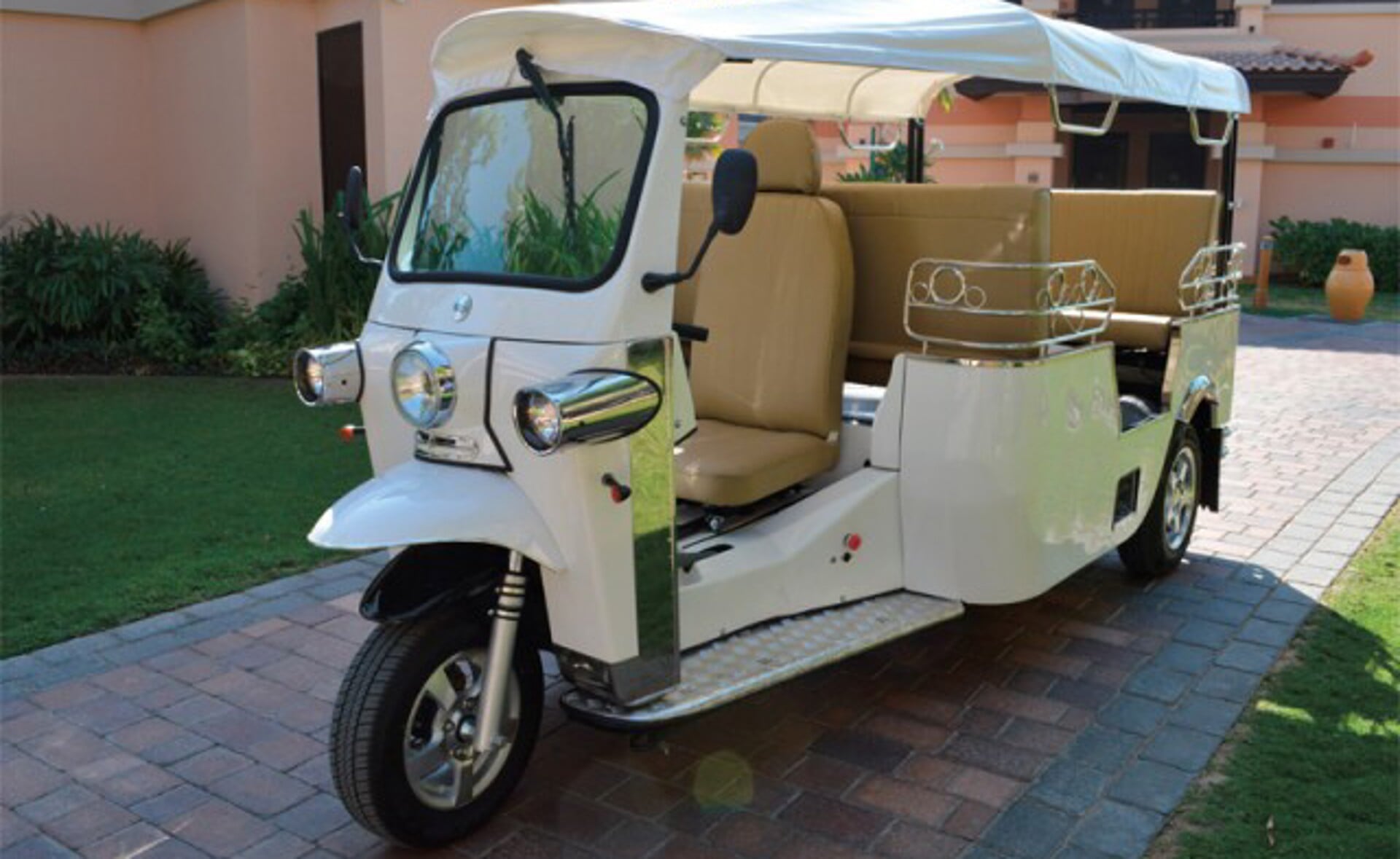 Prototype van de tuktuk die waarschijnlijk later dit jaar in Boxtel gaat rijden. (Foto: TukTuk Company).