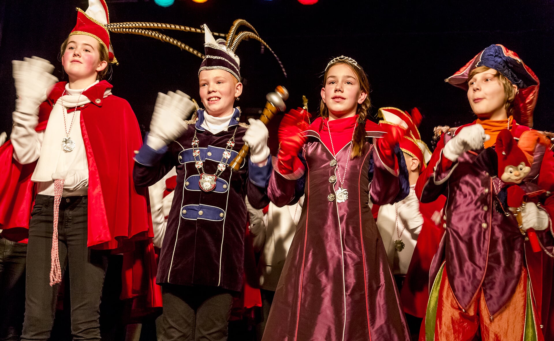 Van links naar rechts: adjudante Kris, jeugdprins Stef d'n Urste, jeugdprinses Nina d'n Urste en nar Olivier. (Foto: Peter de Koning).