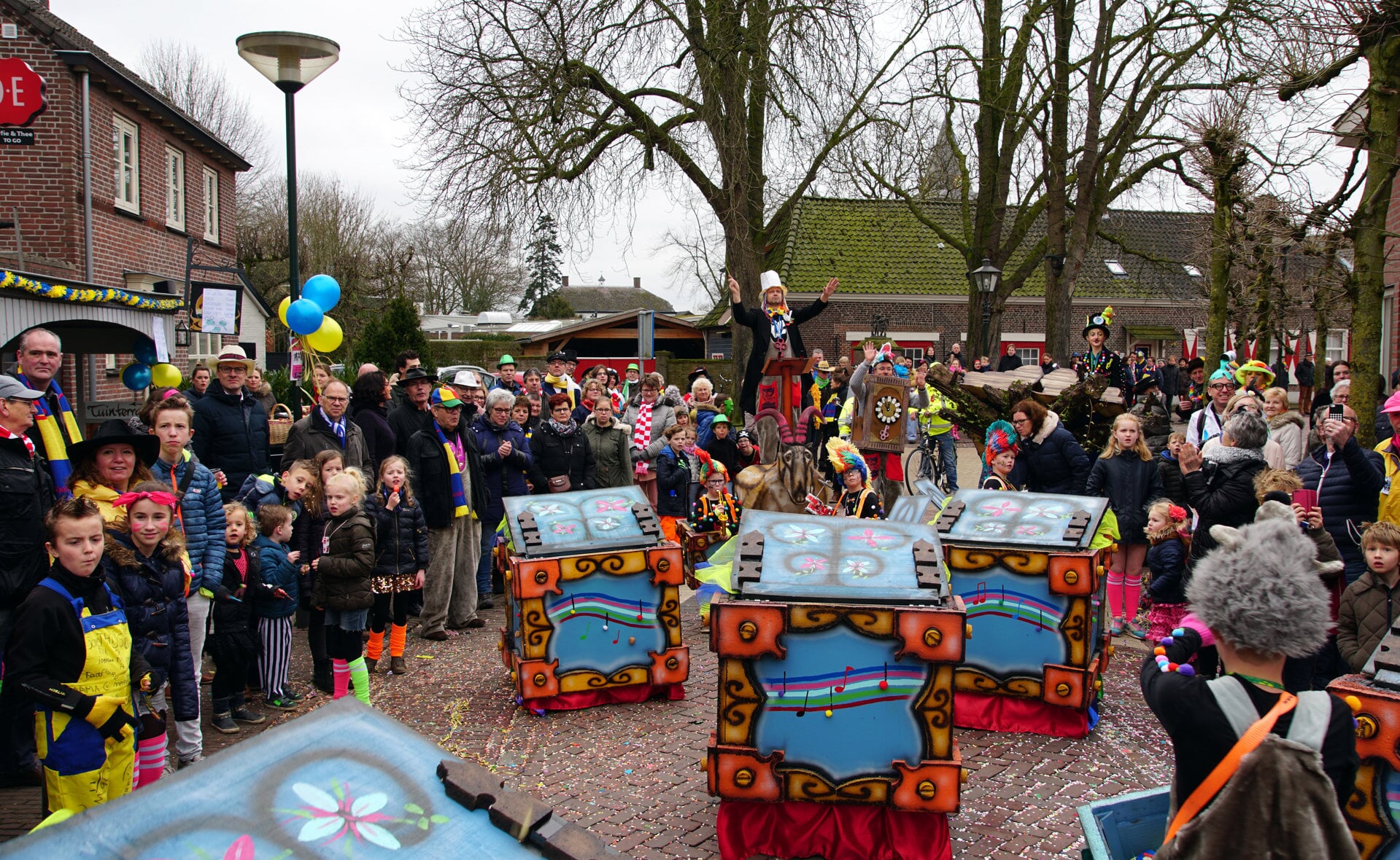 De winnaar in de categorie wagens: carnavalsvereniging De Geldwolfjes. (Foto: Albert Stolwijk).